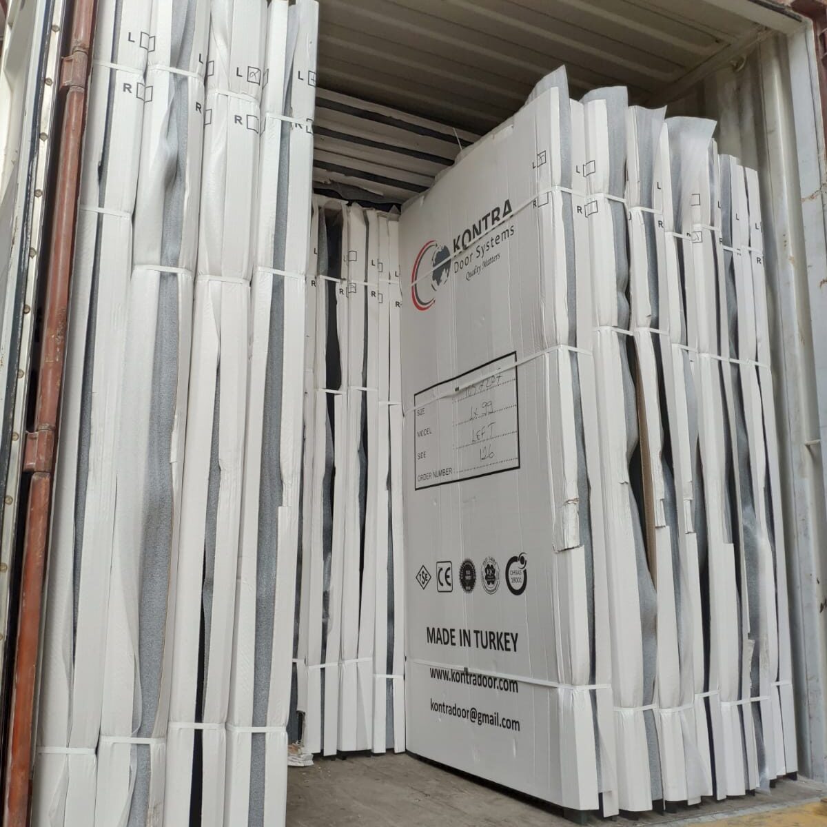 Kontra Loading into the container